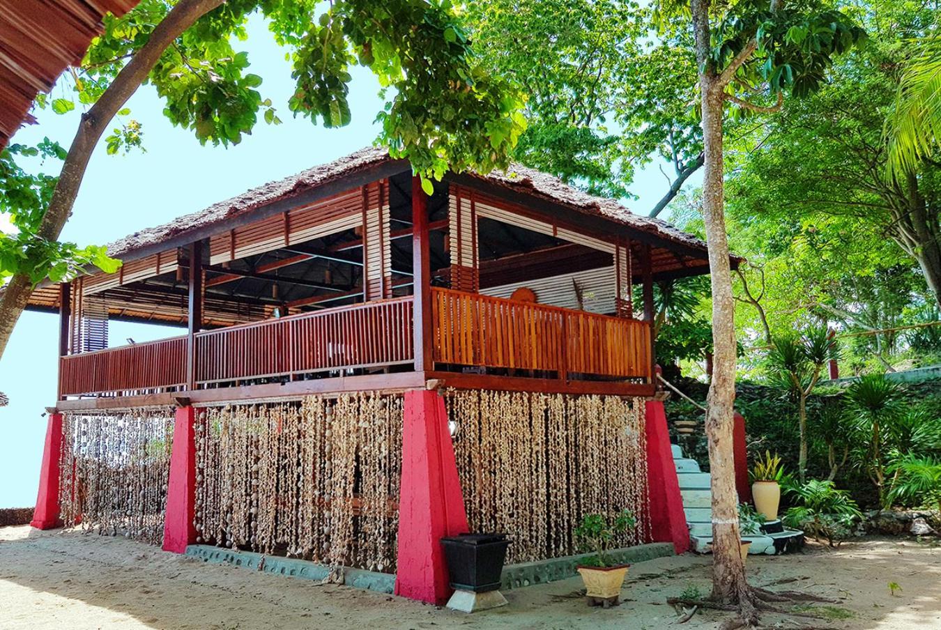 Prince John Dive Resort Donggala Exterior photo