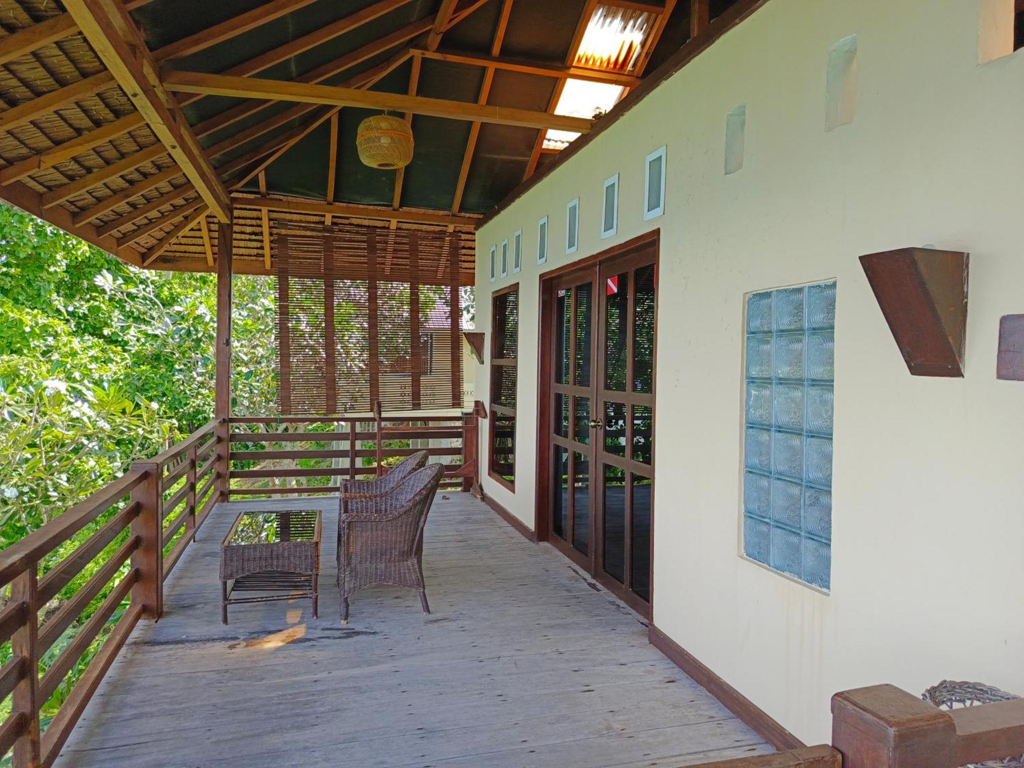 Prince John Dive Resort Donggala Exterior photo